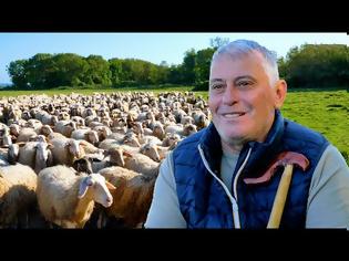 Φωτογραφία για Η ζωή στη φάρμα με τον Κώστα και τα πρόβατά του (Βιντεο)