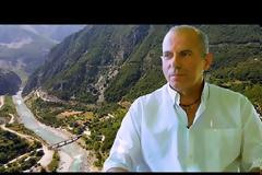 Εγκατέλειψε την Αθήνα για να Επιστρέψει στο Χωριό του | Μελωδίες Επιστροφής