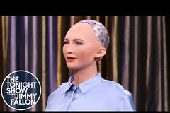 Η πρώτη συνέντευξη με ρομπότ στην Ελλάδα: «Ξέρω την Αλίκη Βουγιουκλάκη και τον Δημήτρη Παπαμιχαήλ»