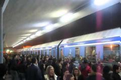 Από το αρχείο μας: Στον Σ.Σ. Θεσσαλονίκης φίλοι και συγγενείς αποχαιρέτησαν τους νέους στρατεύσιμους.