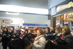 Πρωτοχρονιάτικα κάλαντα από την χορωδία των σιδηροδρομικών  