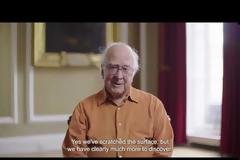 Peter Higgs: 10 χρόνια μετά την ανακάλυψη του μποζονίου Higgs