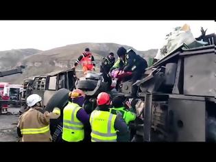Φωτογραφία για 4 άνθρωποι σκοτώθηκαν, δεκάδες τραυματίστηκαν στο Περού μετά από σύγκρουση λεωφορείου και τρένου. Βίντεο.