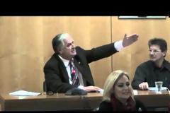 Θα χαστουκίσει τον Βρούτση ο πρώην δήμαρχος Χολαργού, ΒΙΝΤΕΟ, ...!!!