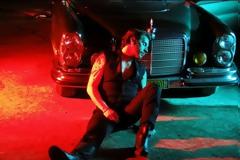 Δείτε το νέο video clip του Γιώργου Μαζωνάκη ”Πατάς τα όρια”!  28/02/2013, 00:25 | Συντάκτης: Ασημίνα Πασπάλα 19 0 giorgos_mazonakis  Ένα ακόμη τραγούδι από την τελευταία δισκογραφική δουλειά του Γιώργου Μαζωνάκη οπτικοποιήθηκε , παρουσιάζοντας μας την ιστορία που πηγάζει από αυτό, όπως την εμπνεύστ
