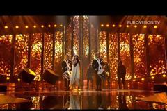 Χωρίς παπούτσια και με δάκρυα χαράς...