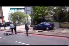 Σοκ στο Λονδίνο - Αποκεφάλισαν με μπαλτά στρατιώτη - Tι είπε ο δολοφόνος με ματωμένα χέρια στην κάμερα [βίντεο&εικόνες]