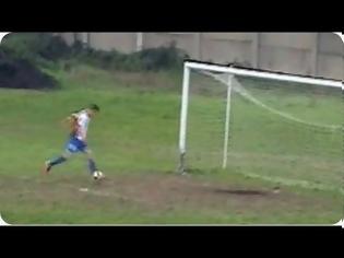 Φωτογραφία για Έχασε το πιο εύκολο γκολ στην ιστορία του ποδοσφαίρου(Βίντεο)